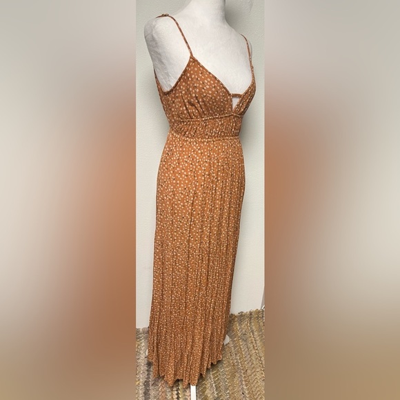 Boho Tiered Burt Orange Floral Maxi Summer Dress With Open Back Detail
Size XS - Picture 5 of 11